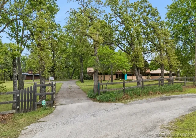 Homes for sale in Catoosa, OK | 7201 E 576 Rd, Catoosa, OK 74015 | MLS# 2613247