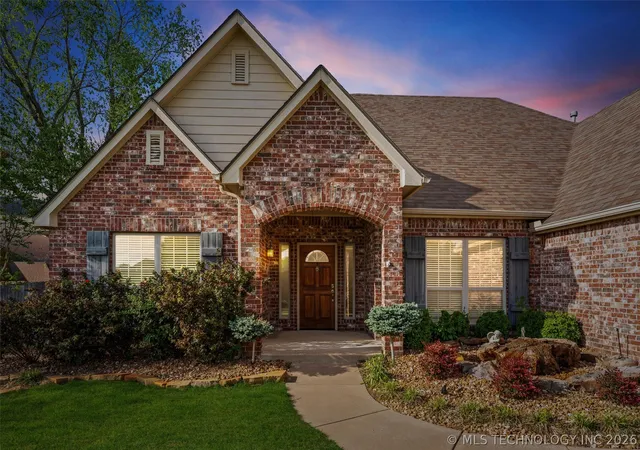 Photo 1 of Single family home for sale at 5800 Tower Ct, Bartlesville, OK 74006 | MLS# 2611373 | Listing updated on 2026-08-20