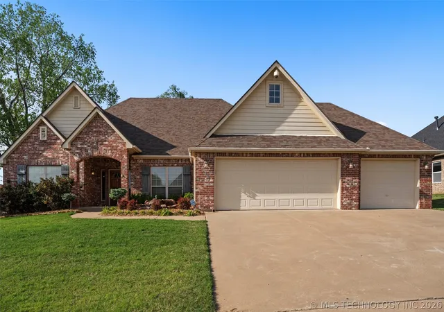 Photo 2 of Single family home for sale at 5800 Tower Ct, Bartlesville, OK 74006 | MLS# 2611373 | Listing updated on 2026-08-20