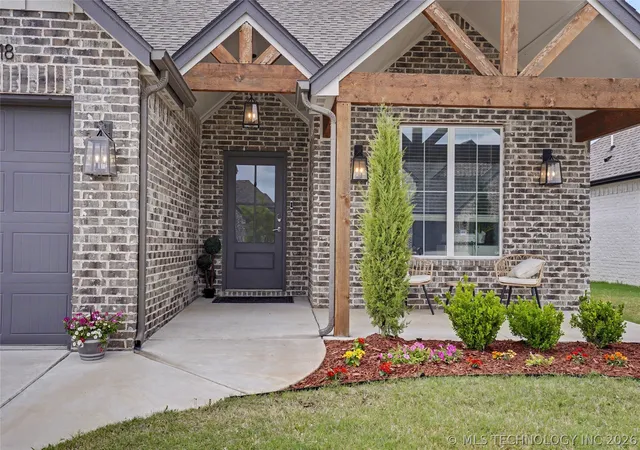 Photo 2 of Single family home for sale at 2918 E Rockford Pl, Broken Arrow, OK 74014 | MLS# 2613146 | Listing updated on 2026-08-20