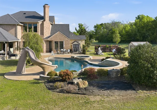 Photo 3 of Single family home for sale at 1739 Gateway, Ardmore, OK 73401 | MLS# 2612874 | Listing updated on 2026-08-20