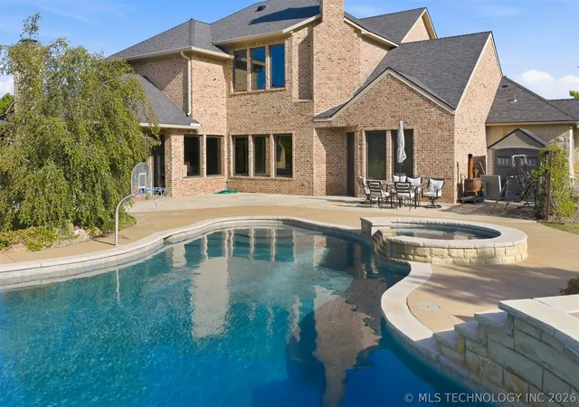 Photo 3 of Single family home for sale at 1739 Gateway, Ardmore, OK 73401 | MLS# 2612874 | Listing updated on 2026-10-05