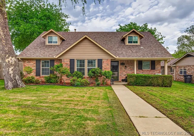 Homes for sale in Bartlesville, OK | 1242 May Ln, Bartlesville, OK 74006 | MLS# 2613415