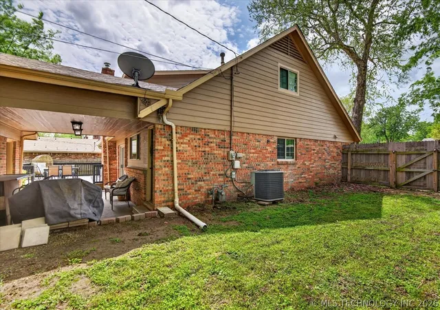 Homes for sale in Bartlesville, OK | 1242 May Ln, Bartlesville, OK 74006 | MLS# 2613415