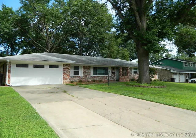 Homes for sale in Bartlesville, OK | 1416 Lariat Dr, Bartlesville, OK 74006 | MLS# 2613527