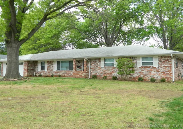 Homes for sale in Bartlesville, OK | 1416 Lariat Dr, Bartlesville, OK 74006 | MLS# 2613527