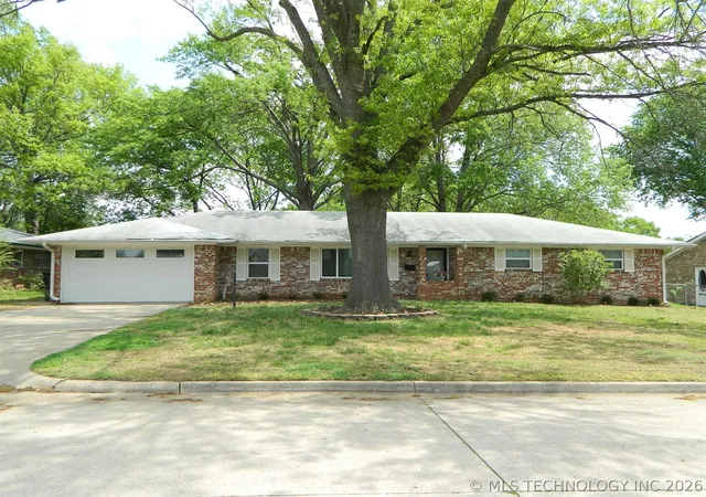 Homes for sale in Bartlesville, OK | 1416 Lariat Dr, Bartlesville, OK 74006 | MLS# 2613527