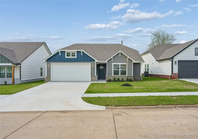 Homes for sale in Cushing, OK | 1121 E Cherry St, Cushing, OK 74023 | MLS# 2613619