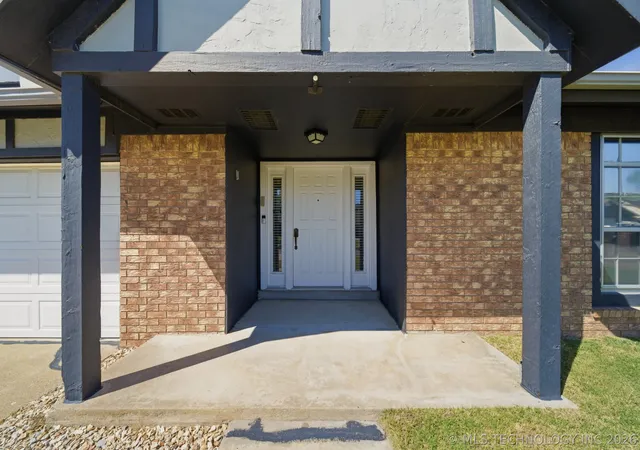 Photo 3 of Single family home for sale at 9027 E 60th Street, Tulsa, OK 74145 | MLS# 2613275 | Listing updated on 2026-05-18