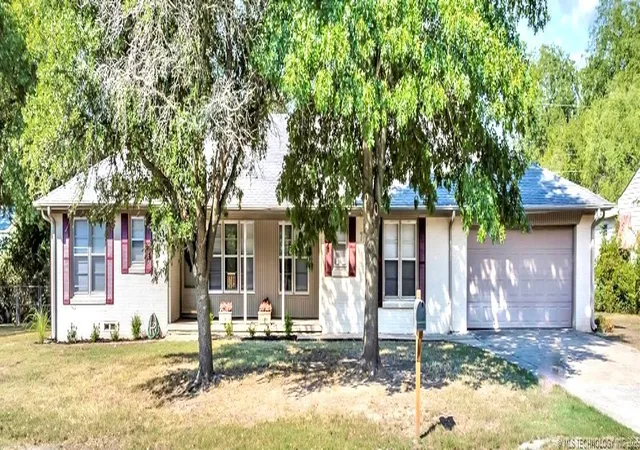 Homes for sale in Ardmore, OK | 711 Sw N St, Ardmore, OK 73401 | MLS# 2613687