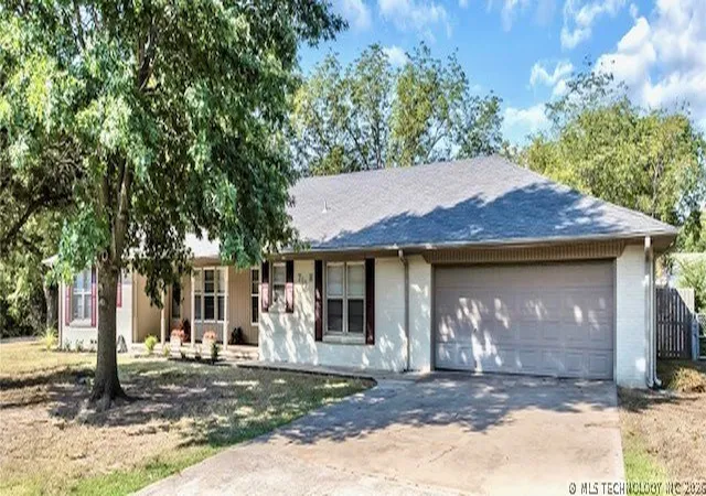 Homes for sale in Ardmore, OK | 711 Sw N St, Ardmore, OK 73401 | MLS# 2613687