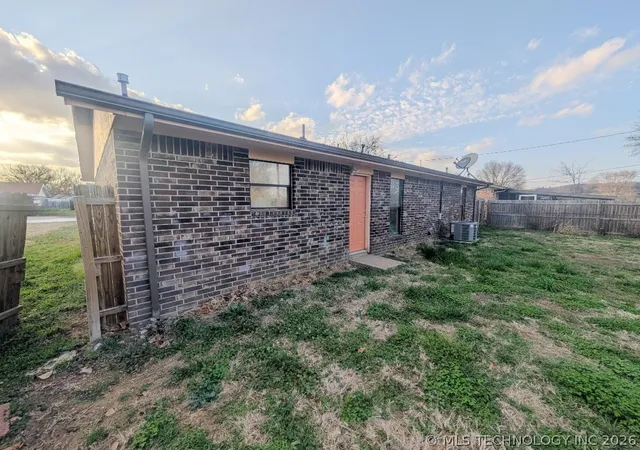 2nd image of 522 Highland Dr, Bartlesville, OK 74003 | MLS# 2613715