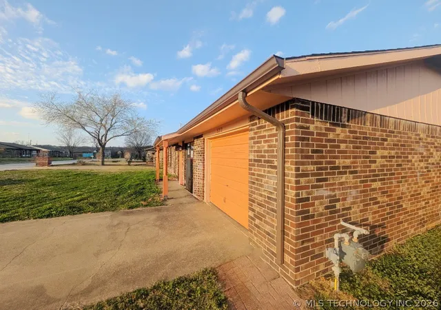 Homes for sale in Bartlesville, OK | 522 Highland Dr, Bartlesville, OK 74003 | MLS# 2613715
