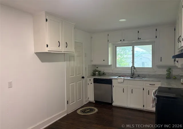 Photo 4 of Single family home for sale at 618 SE Wilshire Ave, Bartlesville, OK 74006 | MLS# 2613745 | Listing updated on 2026-08-20