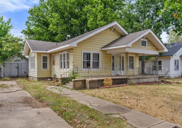 Photo 3 of Sale Pending at 109 S Choctaw Ave, Bartlesville, OK 74003 | MLS# 2613907 | Listing updated on 2026-09-16
