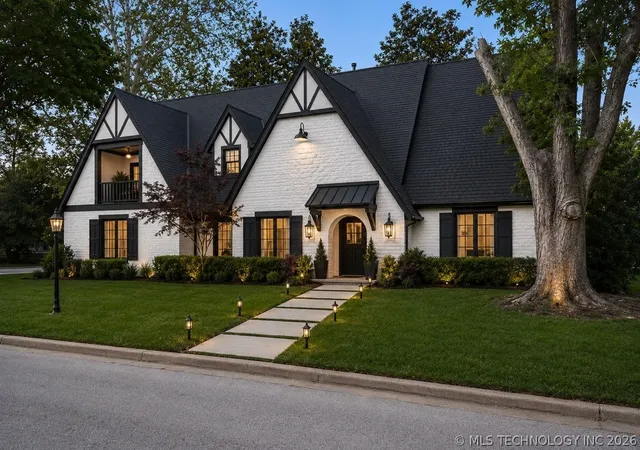 3rd image of 5706 S Columbia Pl, Tulsa, OK 74105 | MLS# 2613700