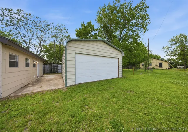 3rd image of 302 W Maple St, Cushing, OK 74023 | MLS# 2613948