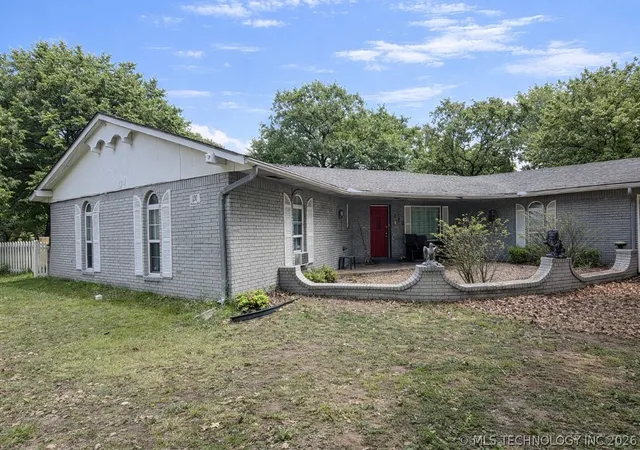 2nd image of 130 Acker Dr, Ada, OK 74820 | MLS# 2613969