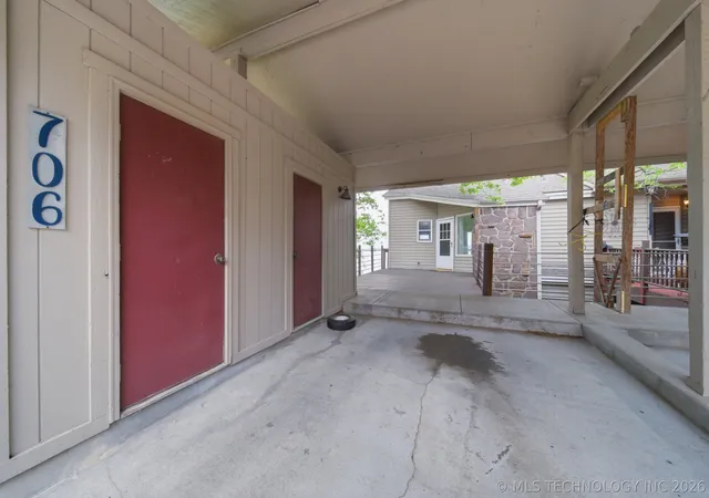Homes for sale in Pryor, OK | 706 Villa Vista Dr, Pryor, OK 74361 | MLS# 2613942