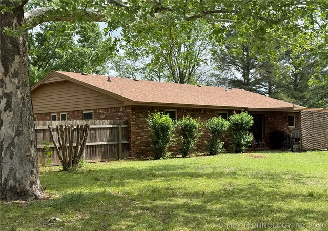 Photo 2 of Single family home for sale at 226 Quinn, Ardmore, OK 73401 | MLS# 2613982 | Listing updated on 2026-08-20