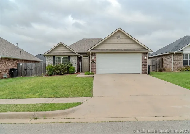 Homes for sale in Bartlesville, OK | 446 Ne Katherine Ave, Bartlesville, OK 74006 | MLS# 2613992