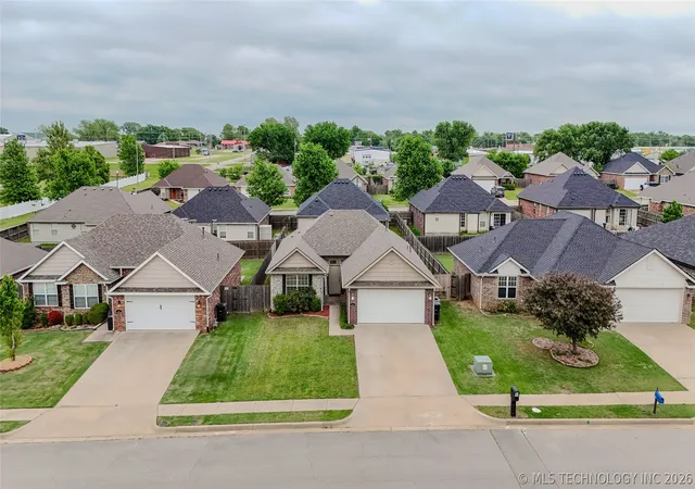 Homes for sale in Bartlesville, OK | 446 Ne Katherine Ave, Bartlesville, OK 74006 | MLS# 2613992