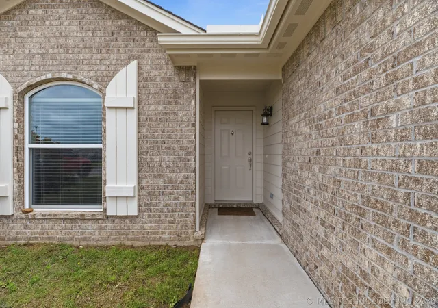 Homes for sale in Collinsville, OK | 13543 N 132nd Eastavenue, Collinsville, OK 74021 | MLS# 2614002