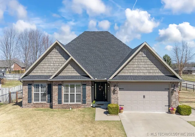1st image of 903 E 10th St, Grove, OK 74344 | MLS# 2614023