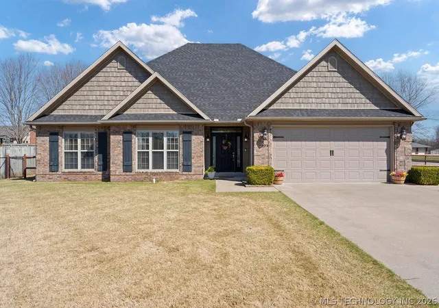 2nd image of 903 E 10th St, Grove, OK 74344 | MLS# 2614023