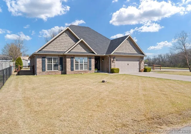 3rd image of 903 E 10Th St, Grove, OK 74344 | MLS# 2614023