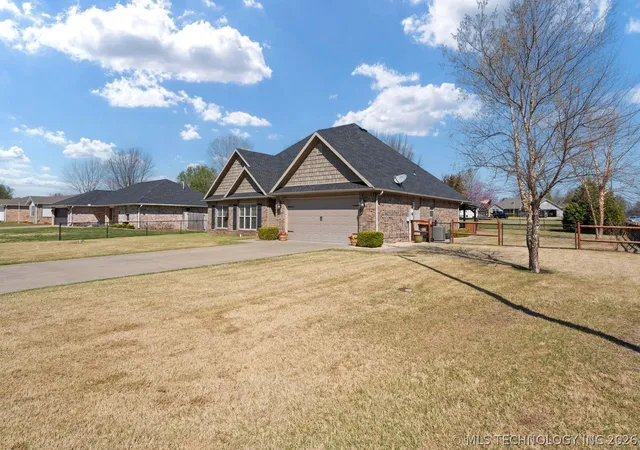 42nd image of 903 E 10th St, Grove, OK 74344 | MLS# 2614023