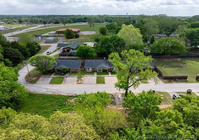 Homes for sale in Madill, OK | 708 Oakdale Ln #D, Madill, OK 73446 | MLS# 2614149
