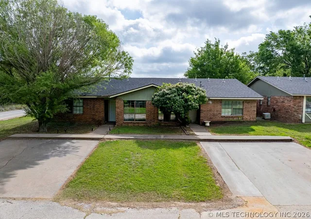 image of 708 Oakdale Ln, Madill, OK 73446