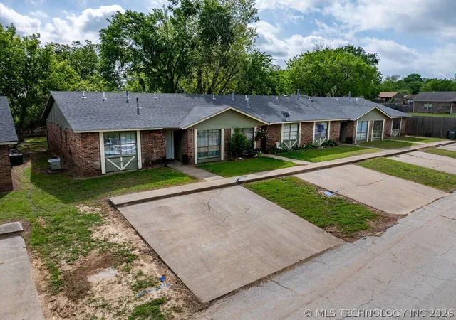 image of 708 Oakdale Ln, Madill, OK 73446
