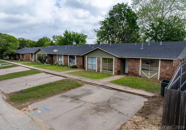 image of 708 Oakdale Ln, Madill, OK 73446