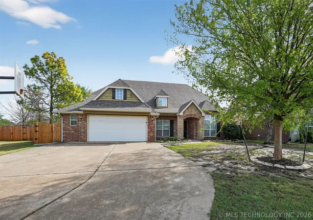 Photo 1 of Single family home for sale at 11717 S Vine Pl W, Jenks, OK 74037 | MLS# 2443078 | Listing updated on 2026-08-26