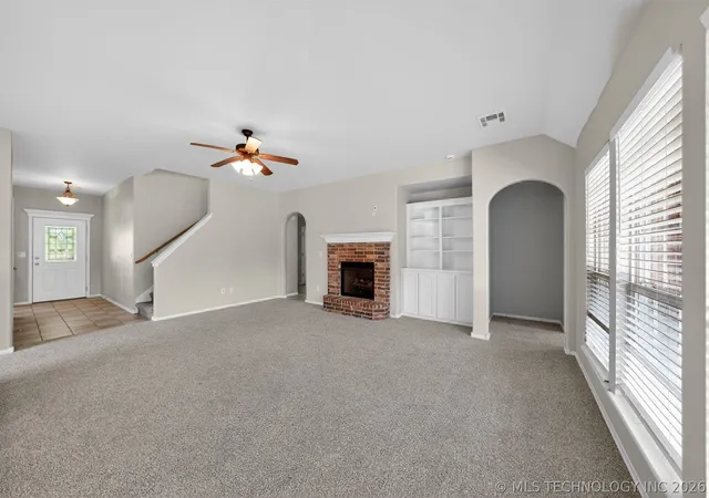 Photo 4 of Single family home for sale at 11717 S Vine Pl W, Jenks, OK 74037 | MLS# 2443078 | Listing updated on 2026-08-26