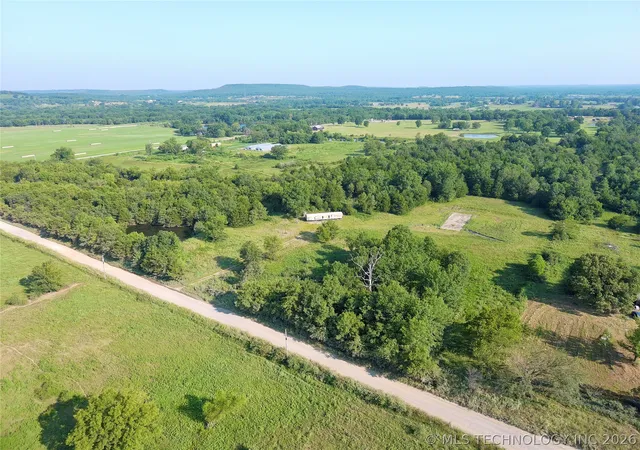 Photo 4 of Sale Pending at 28360 Arbeka Rd, Henryetta, OK 74437 | MLS# 2614217 | Listing updated on 2026-10-01