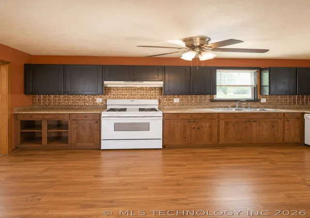 2nd image of 606 E Sparks St, Dustin, OK 74839 | MLS# 2614232