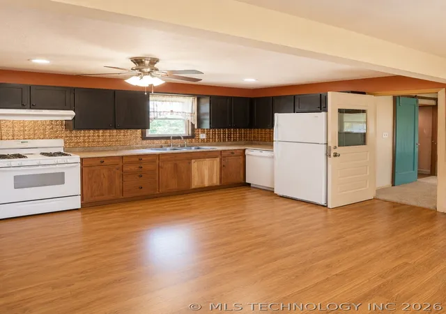 3rd image of 606 E Sparks St, Dustin, OK 74839 | MLS# 2614232
