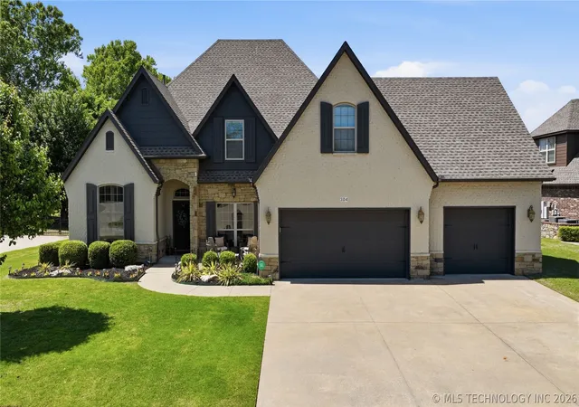 Photo 1 of Single family home for sale at 304 S 76th Street, Broken Arrow, OK 74014 | MLS# 2612580 | Listing updated on 2026-08-20