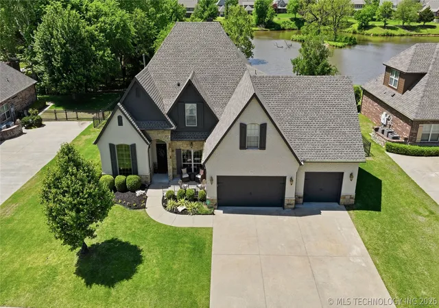 Photo 2 of Single family home for sale at 304 S 76th Street, Broken Arrow, OK 74014 | MLS# 2612580 | Listing updated on 2026-08-20