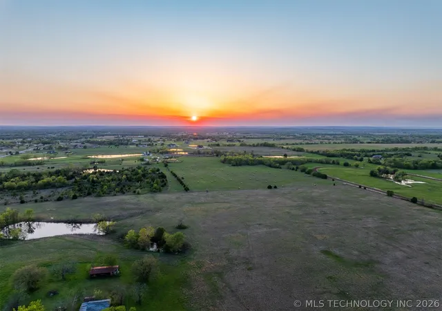 2nd image of 2 N Memorial Dr, Owasso, OK 74055 | MLS# 2614240
