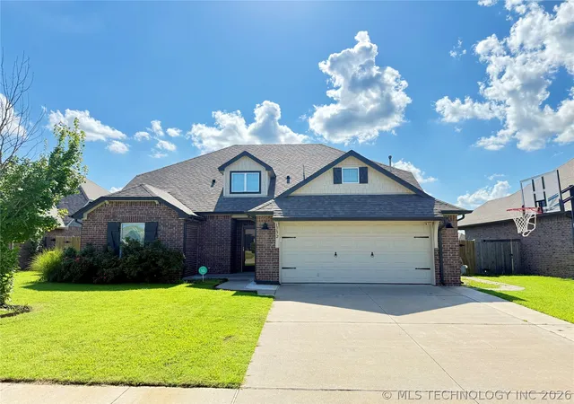 Homes for sale in Glenpool, OK | 13672 S Kenosha Ave, Glenpool, OK 74033 | MLS# 2614273