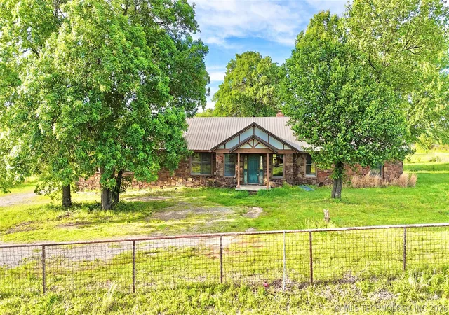 Homes for sale in Stigler, OK | 20114 N Tamaha Rd #B, Stigler, OK 74462 | MLS# 2612867