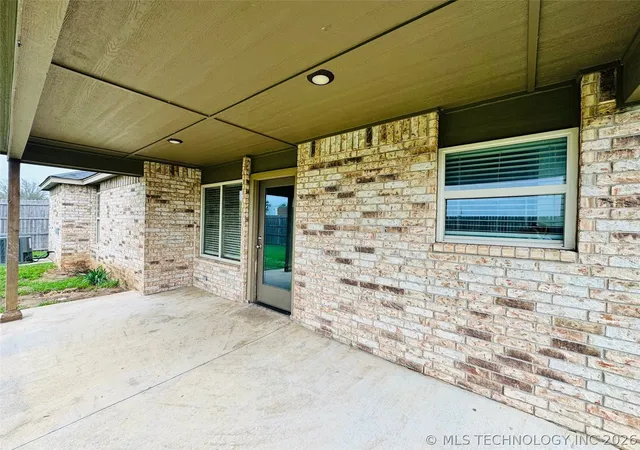 Homes for sale in Broken Arrow, OK | 3642 E Cherryhill Ct N, Broken Arrow, OK 74014 | MLS# 2614255
