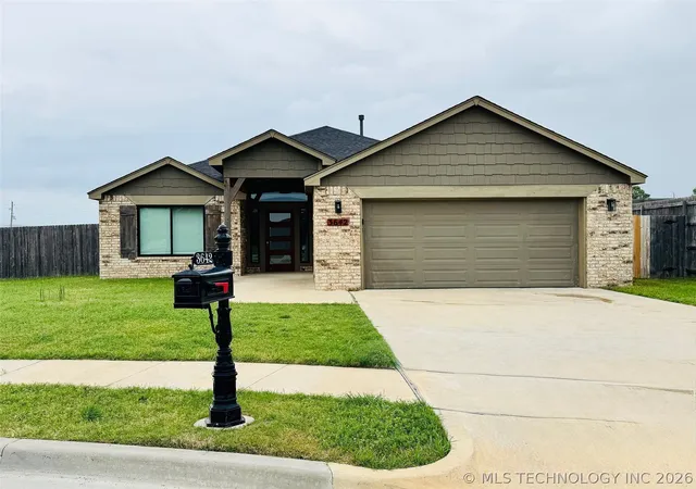 Homes for sale in Broken Arrow, OK | 3642 E Cherryhill Ct N, Broken Arrow, OK 74014 | MLS# 2614255