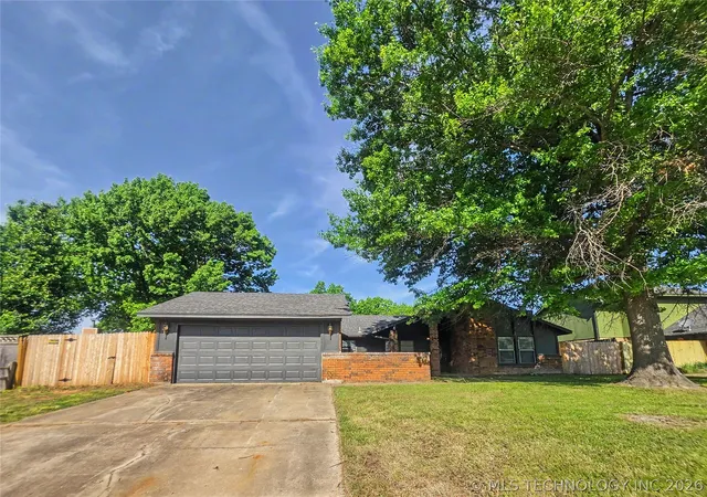 Homes for sale in Muskogee, OK | 303 E Gawf Ln, Muskogee, OK 74403 | MLS# 2614296