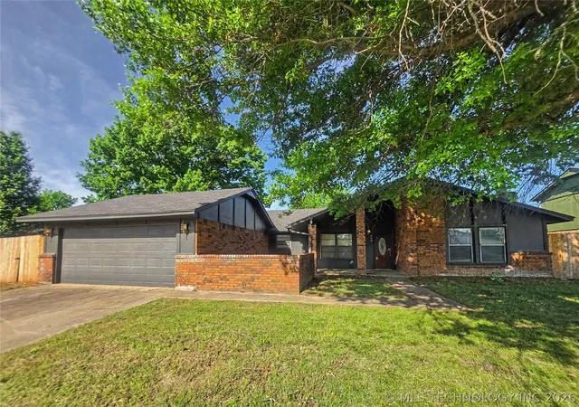 Homes for sale in Muskogee, OK | 303 E Gawf Ln, Muskogee, OK 74403 | MLS# 2614296