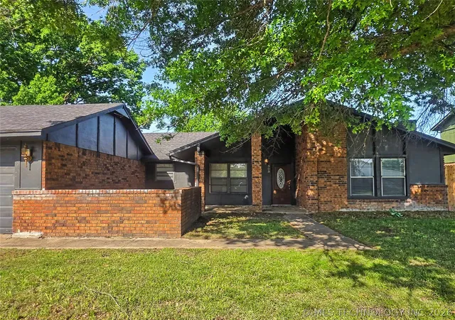 Homes for sale in Muskogee, OK | 303 E Gawf Ln, Muskogee, OK 74403 | MLS# 2614296